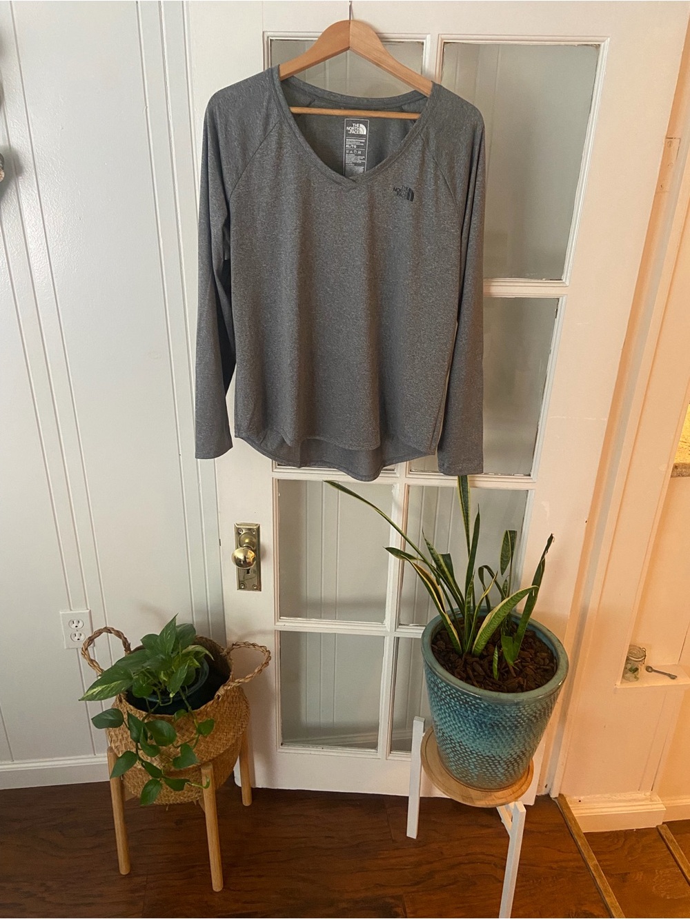 The North Face Women's Heathered Gray Long-Sleeve V-Neck Performance Top